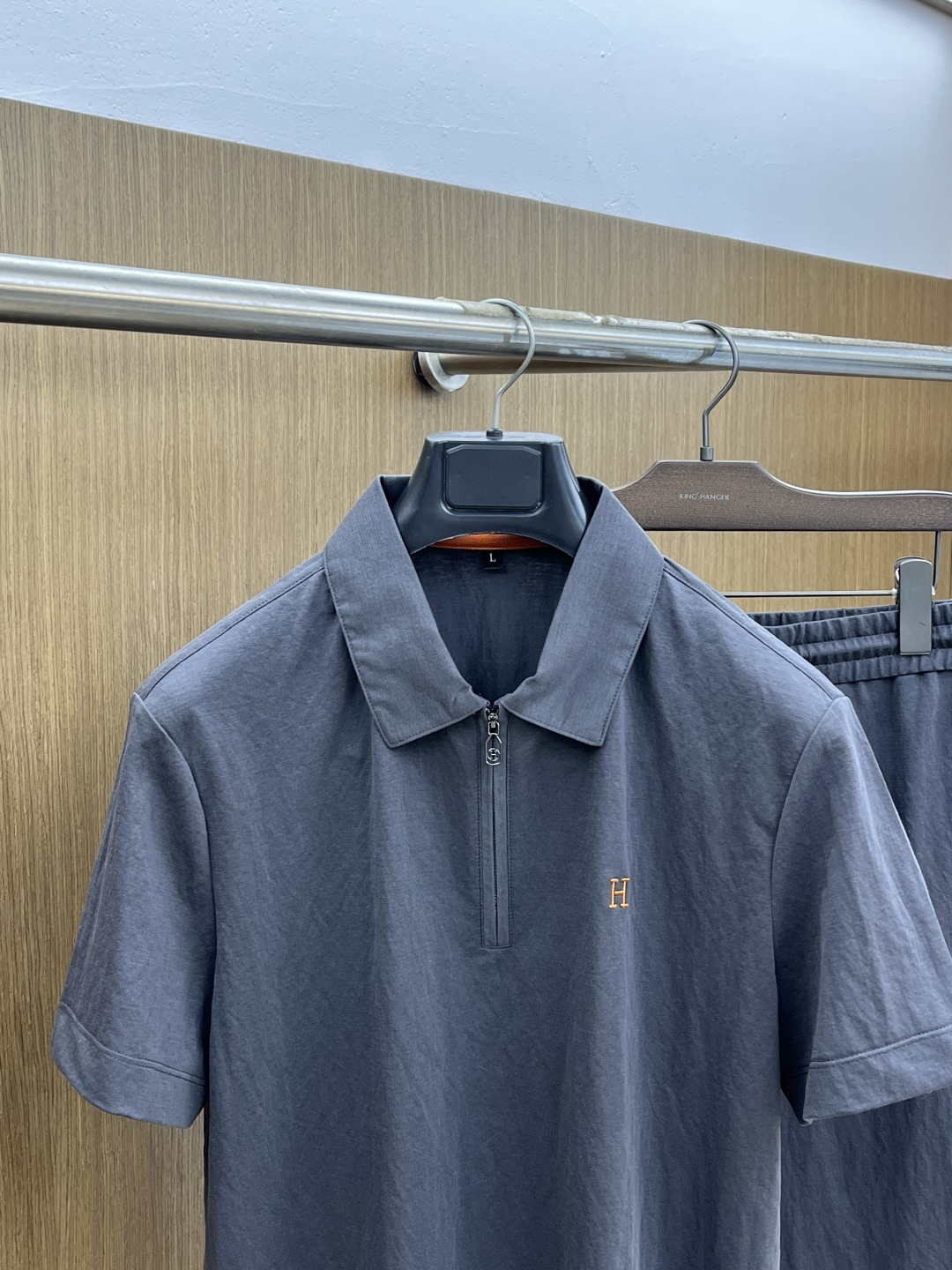 早春/套 HER 🔥🔥春夏新款简约休闲套装 精选新疆长绒棉 纱线环保染色定型 面料洗水上身软软舒适 多元