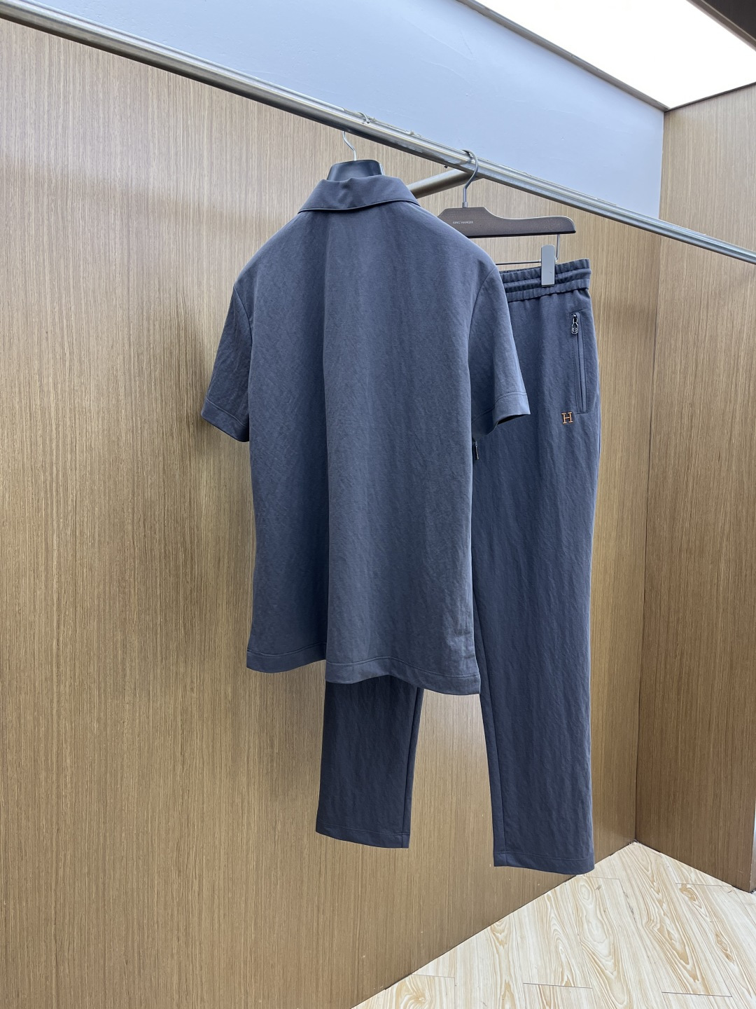 早春/套 HER 🔥🔥春夏新款简约休闲套装 精选新疆长绒棉 纱线环保染色定型 面料洗水上身软软舒适 多元