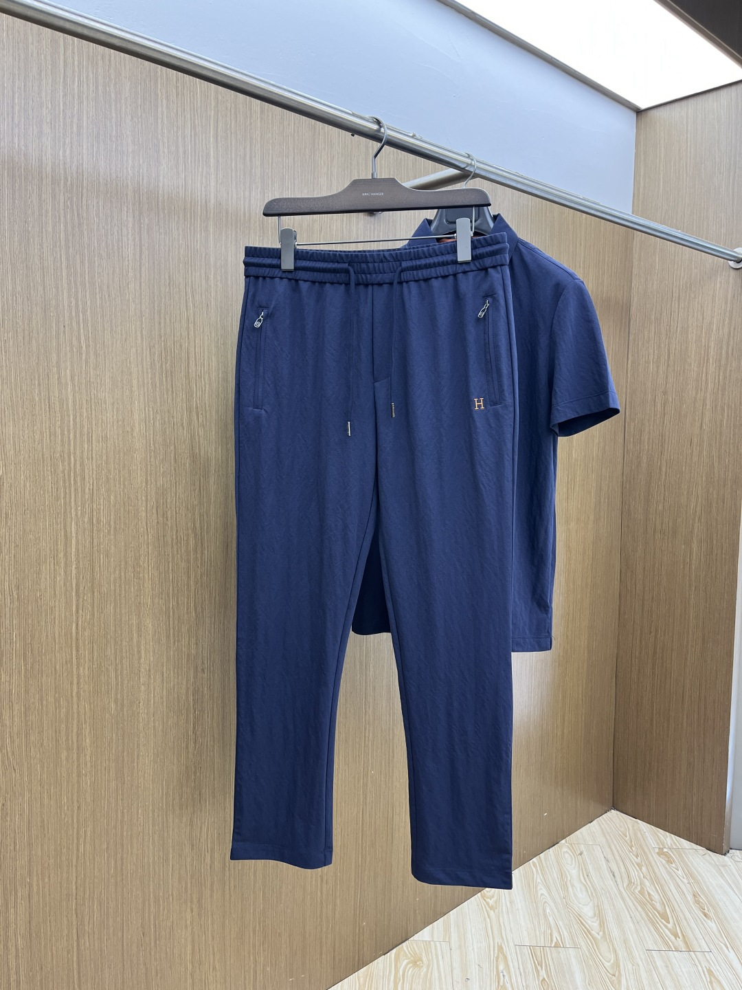 早春/套 HER 🔥🔥春夏新款简约休闲套装 精选新疆长绒棉 纱线环保染色定型 面料洗水上身软软舒适 多元