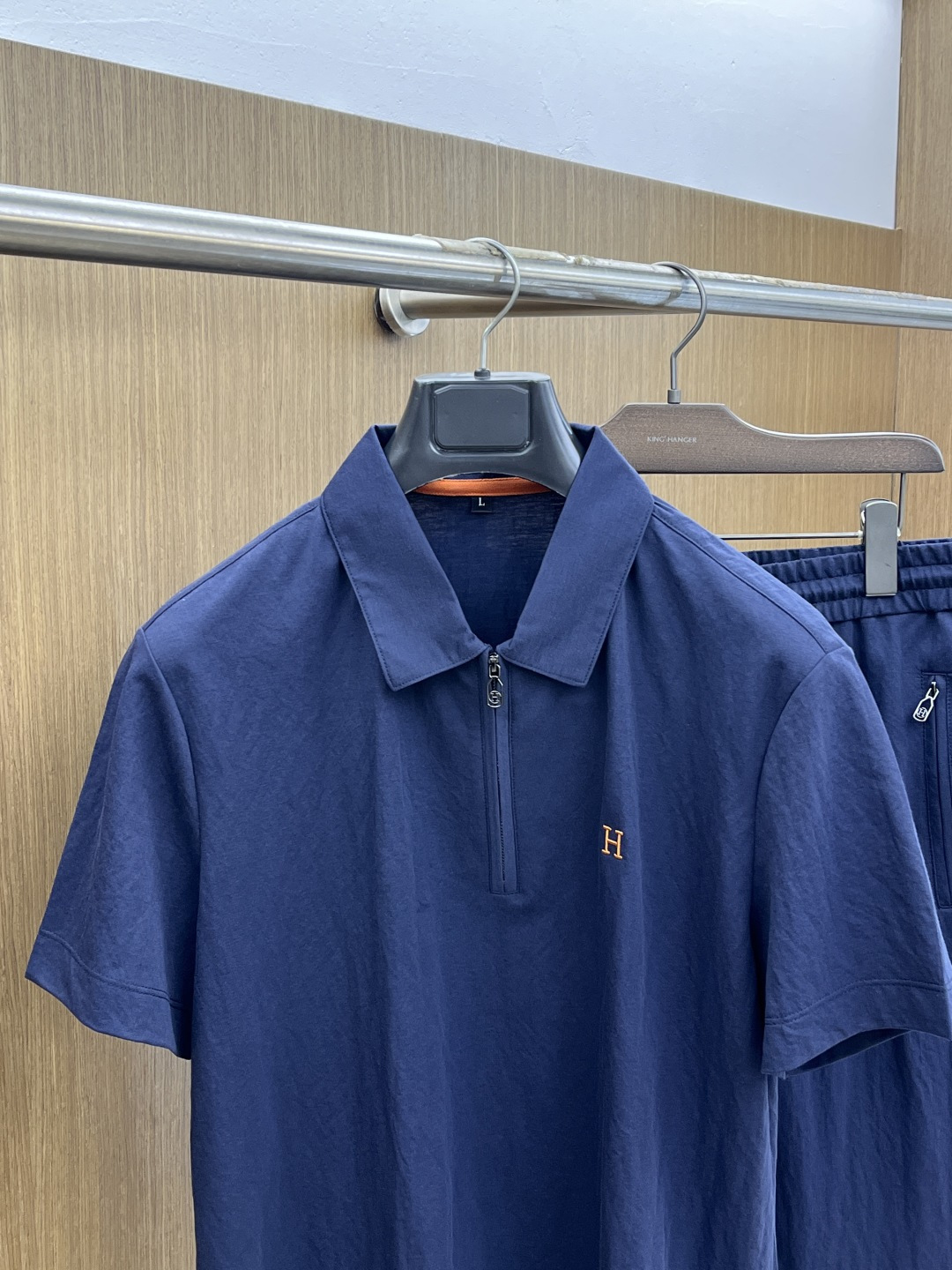 早春/套 HER 🔥🔥春夏新款简约休闲套装 精选新疆长绒棉 纱线环保染色定型 面料洗水上身软软舒适 多元