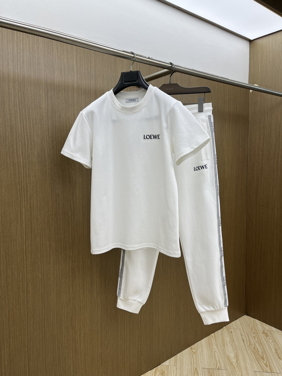 早春/套 LOe 🔥春夏官网独家专供 高端独家定制款 早春新款专柜同款休闲套装，透气舒适休闲！高级感满满