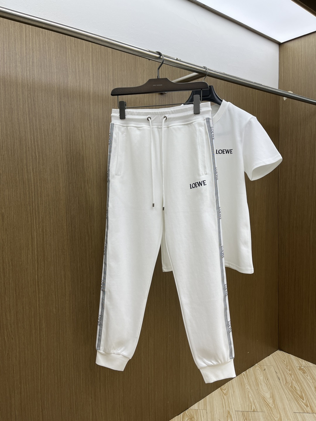 早春/套 LOe 🔥春夏官网独家专供 高端独家定制款 早春新款专柜同款休闲套装，透气舒适休闲！高级感满满