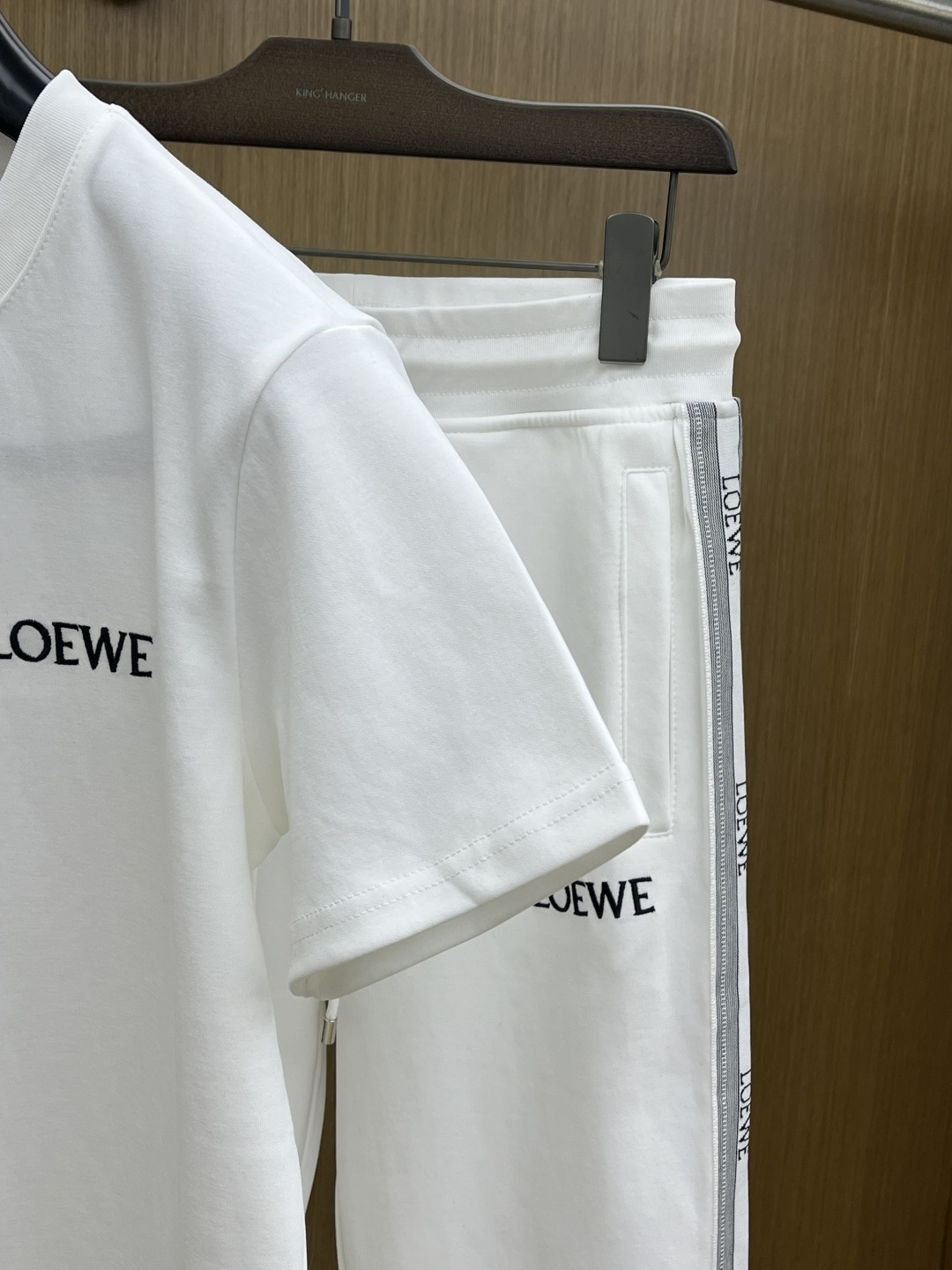 早春/套 LOe 🔥春夏官网独家专供 高端独家定制款 早春新款专柜同款休闲套装，透气舒适休闲！高级感满满