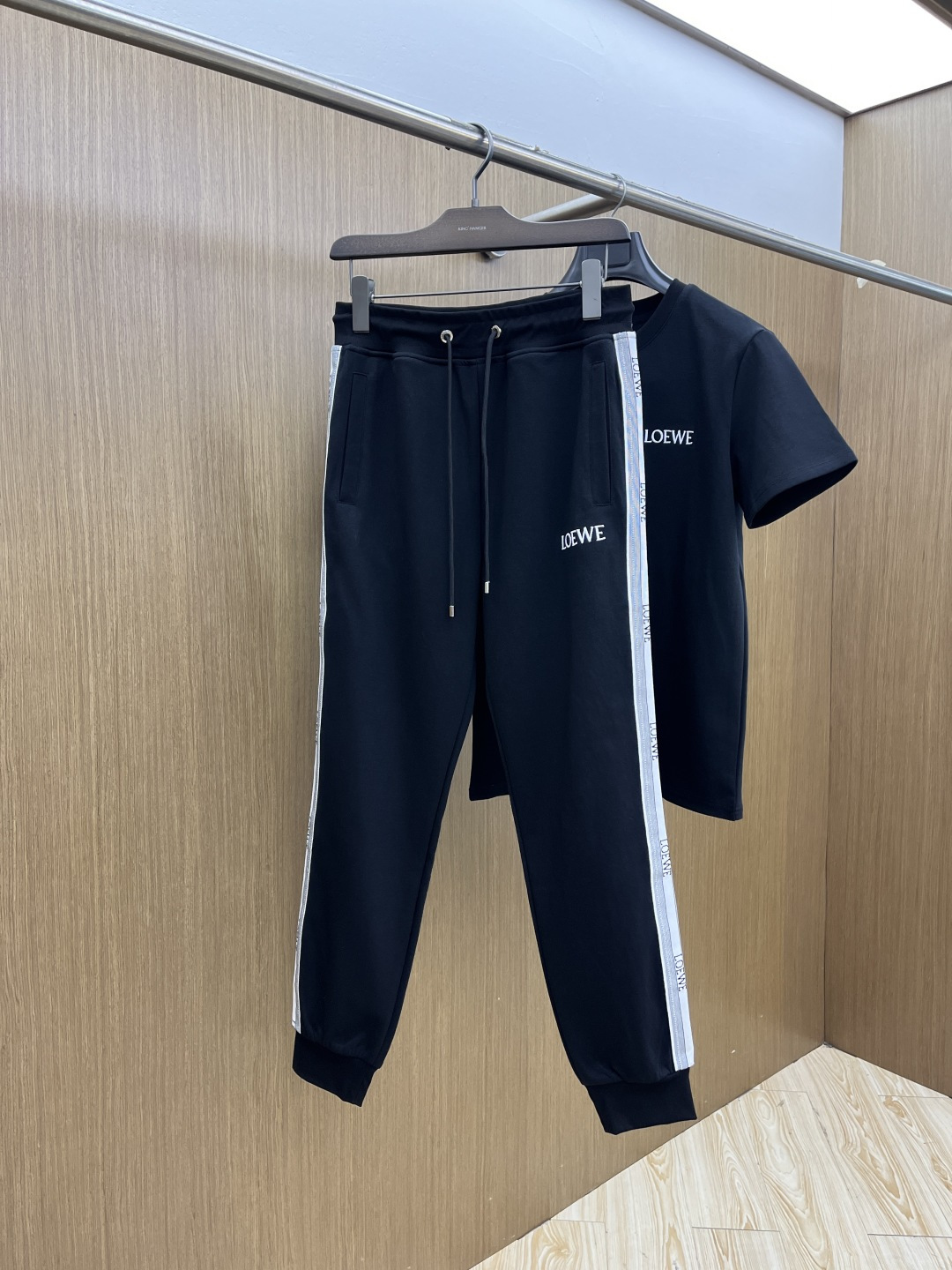 早春/套 LOE 🔥春夏官网独家专供 高端独家定制款 早春新款专柜同款休闲套装，透气舒适休闲！高级感满满