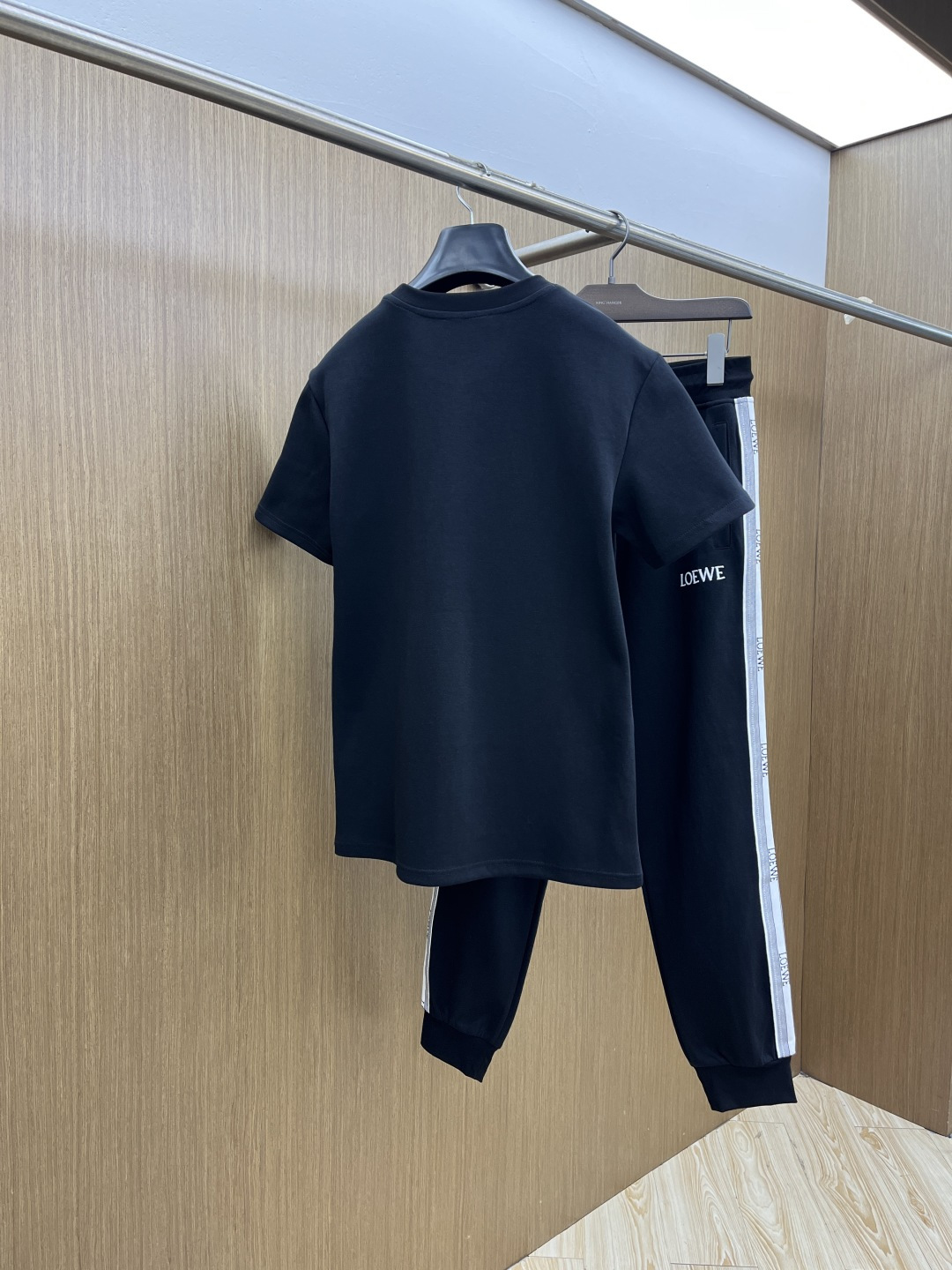 早春/套 LOE 🔥春夏官网独家专供 高端独家定制款 早春新款专柜同款休闲套装，透气舒适休闲！高级感满满