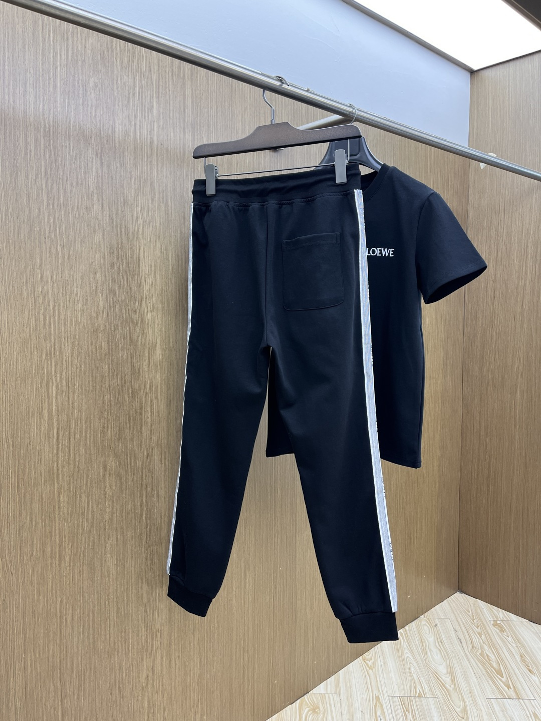 早春/套 LOE 🔥春夏官网独家专供 高端独家定制款 早春新款专柜同款休闲套装，透气舒适休闲！高级感满满