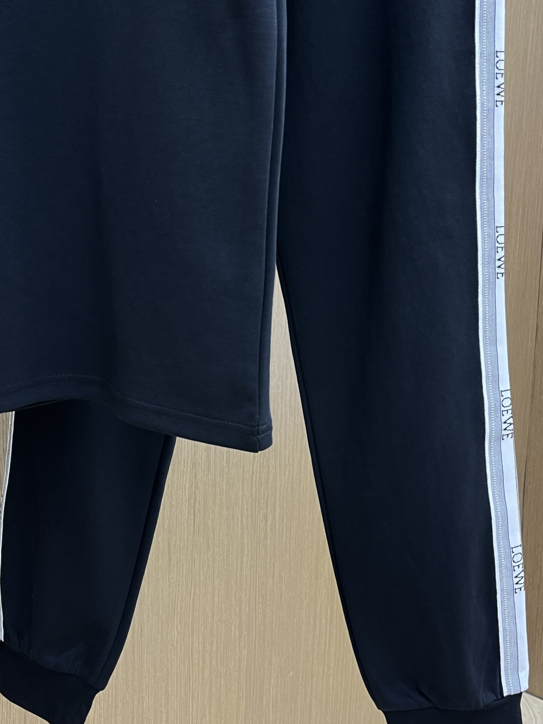 早春/套 LOE 🔥春夏官网独家专供 高端独家定制款 早春新款专柜同款休闲套装，透气舒适休闲！高级感满满