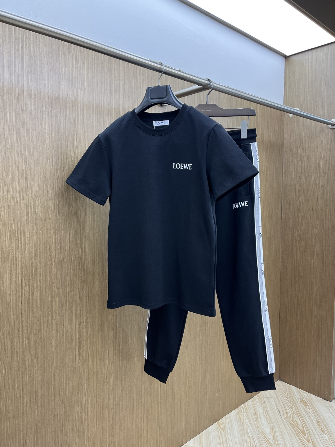 早春/套 LOE 🔥春夏官网独家专供 高端独家定制款 早春新款专柜同款休闲套装，透气舒适休闲！高级感满满