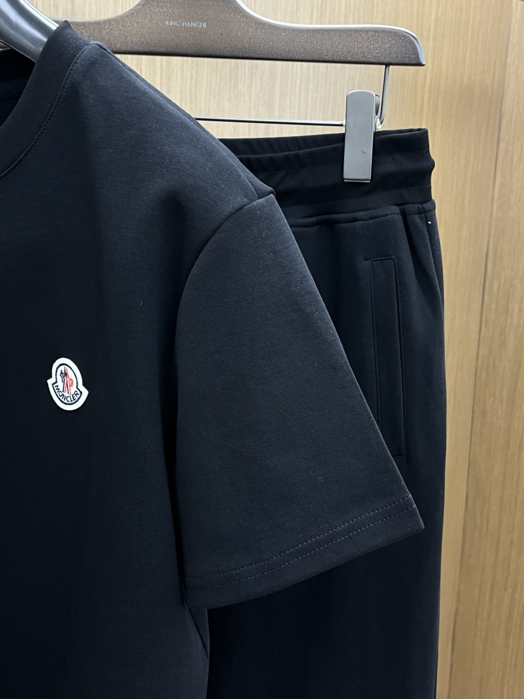 早春/套 Mon 🔥春夏官网独家专供 高端独家定制款 早春新款专柜同款休闲套装，透气舒适休闲！高级感满满