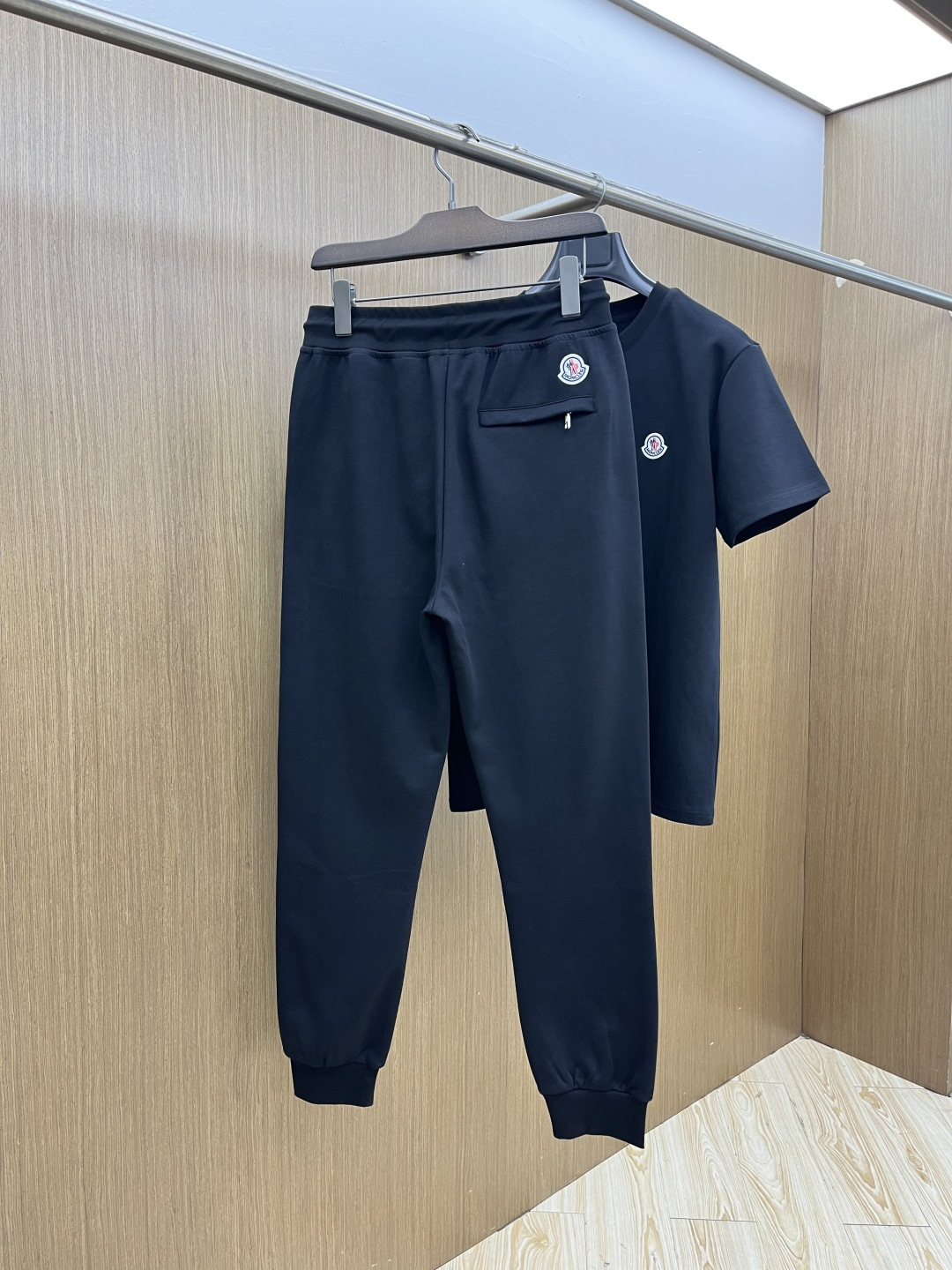 早春/套 Mon 🔥春夏官网独家专供 高端独家定制款 早春新款专柜同款休闲套装，透气舒适休闲！高级感满满