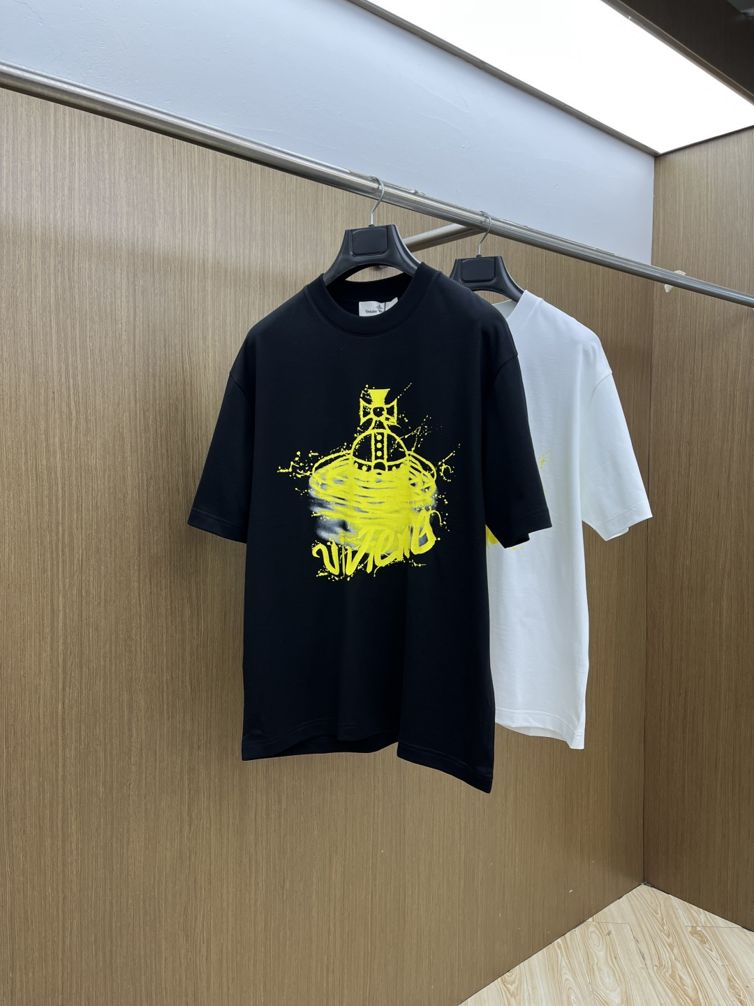 早春 西太后🔥🔥高级定制 2026春夏新款首发专柜最新款短袖圆领T恤 高端订制 设计前卫时尚！品牌log