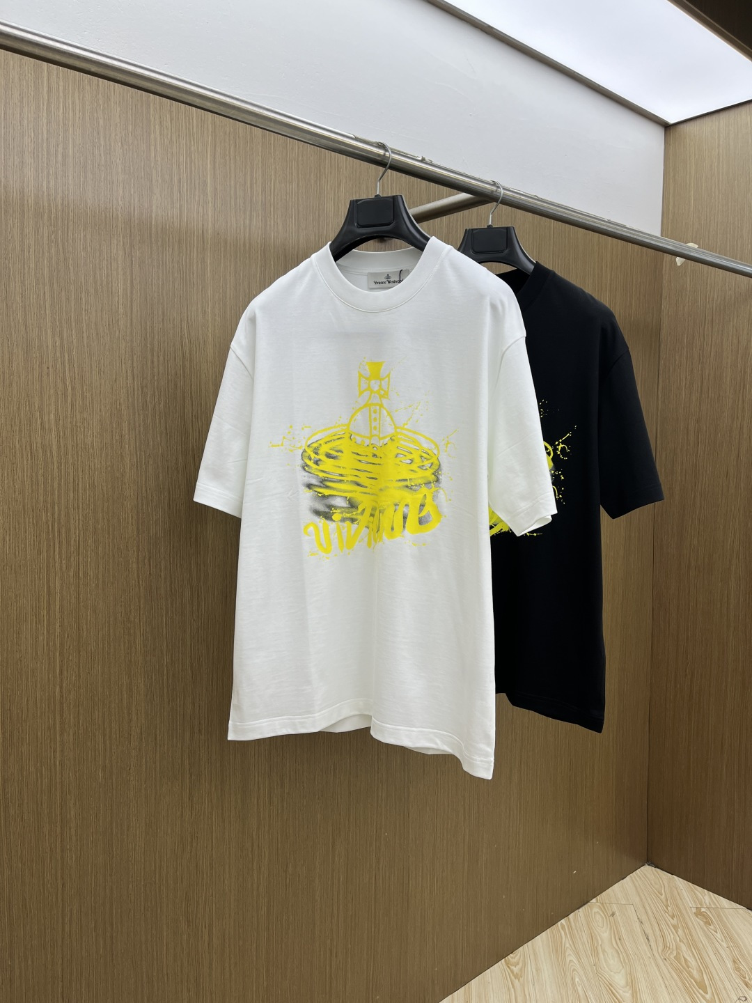 早春 西太后🔥🔥高级定制 2026春夏新款首发专柜最新款短袖圆领T恤 高端订制 设计前卫时尚！品牌log