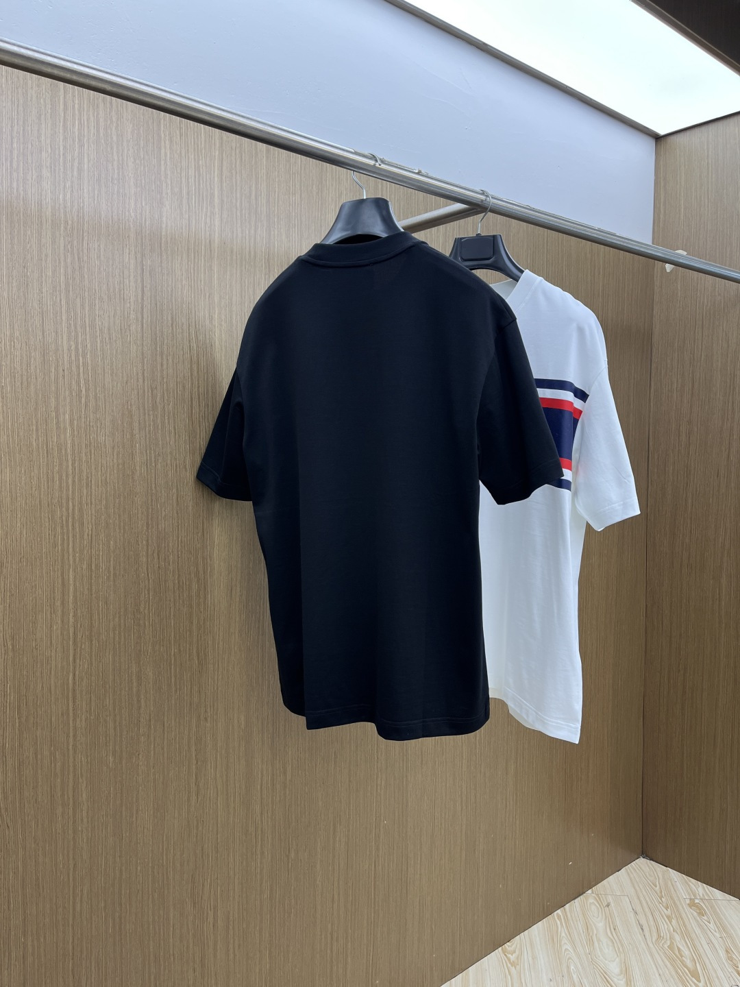 早春 Guc. 🔥🔥高级定制 2026春夏新款首发专柜最新款短袖圆领T恤 高端订制 设计前卫时尚！品牌l