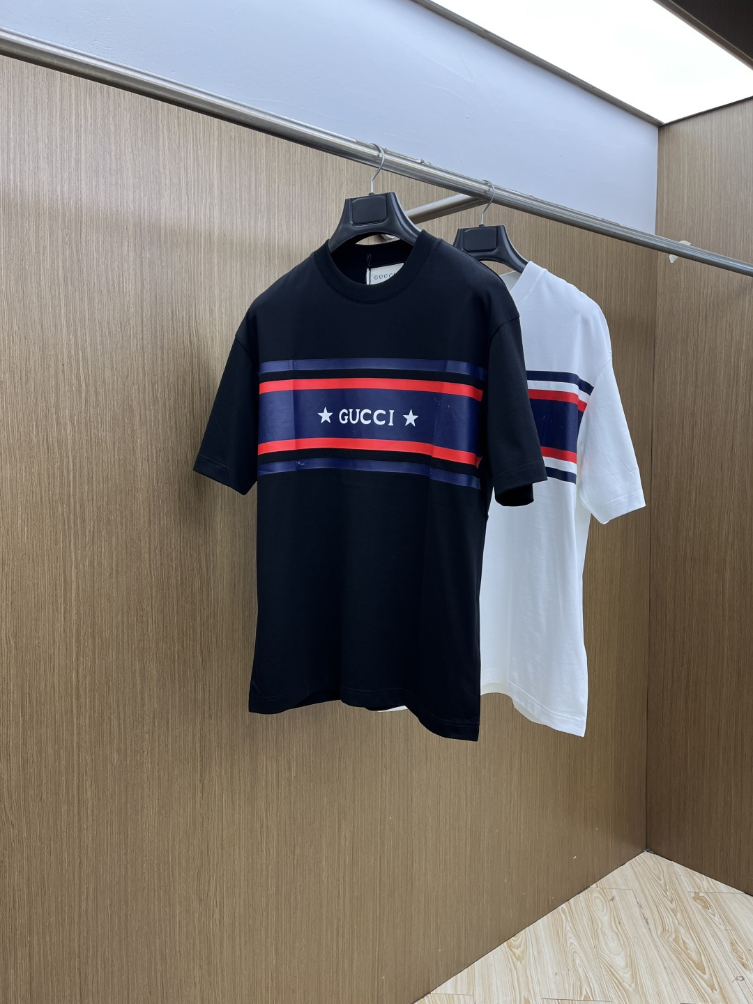 早春 Guc. 🔥🔥高级定制 2026春夏新款首发专柜最新款短袖圆领T恤 高端订制 设计前卫时尚！品牌l
