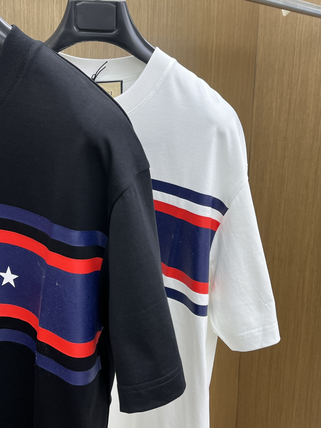 早春 Guc. 🔥🔥高级定制 2026春夏新款首发专柜最新款短袖圆领T恤 高端订制 设计前卫时尚！品牌l