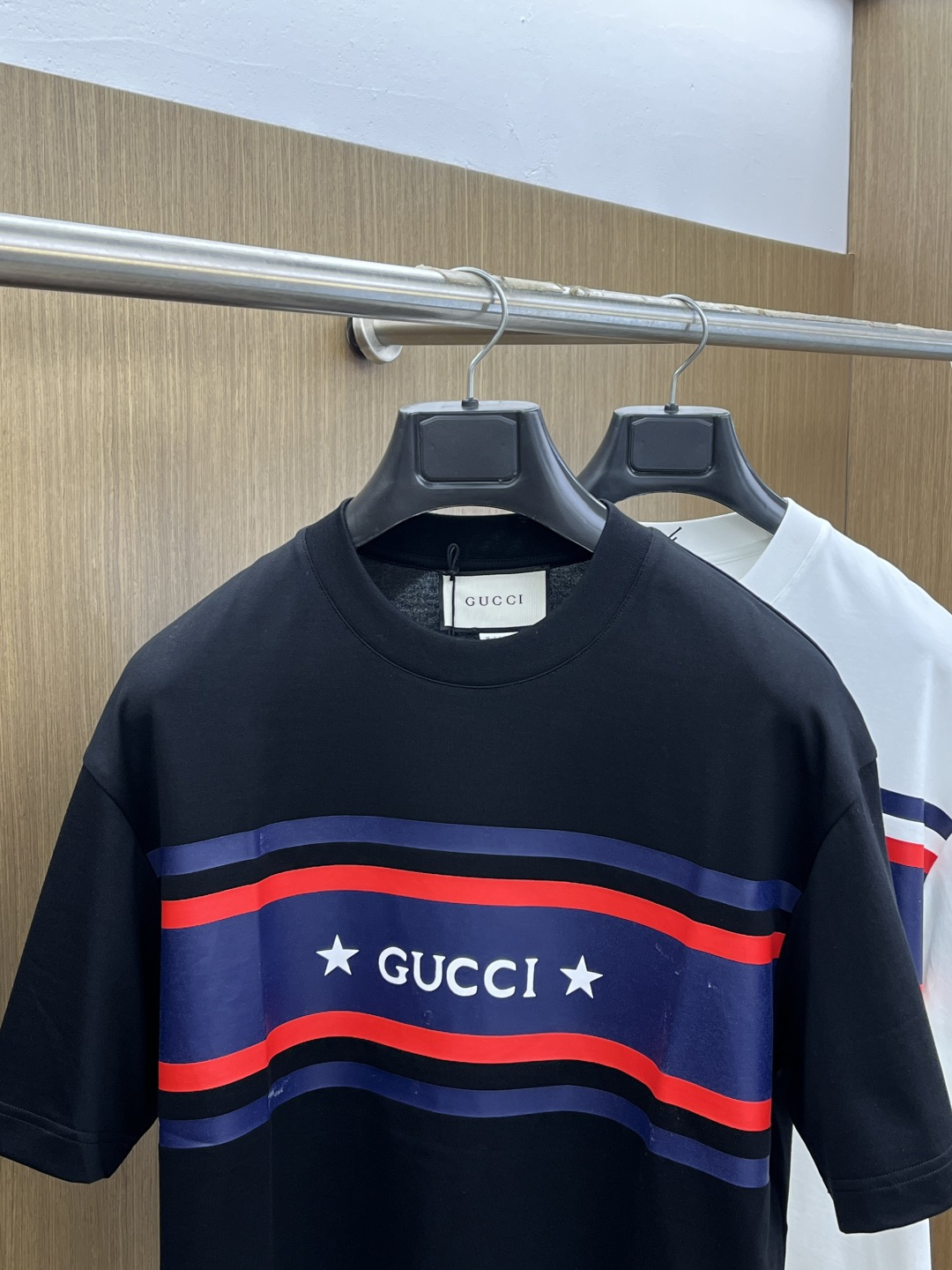 早春 Guc. 🔥🔥高级定制 2026春夏新款首发专柜最新款短袖圆领T恤 高端订制 设计前卫时尚！品牌l