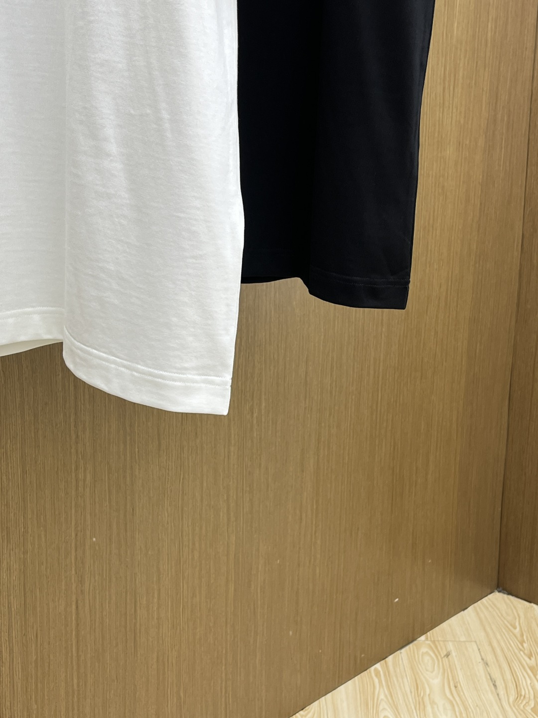 早春 Guc. 🔥🔥高级定制 2026春夏新款首发专柜最新款短袖圆领T恤 高端订制 设计前卫时尚！品牌l