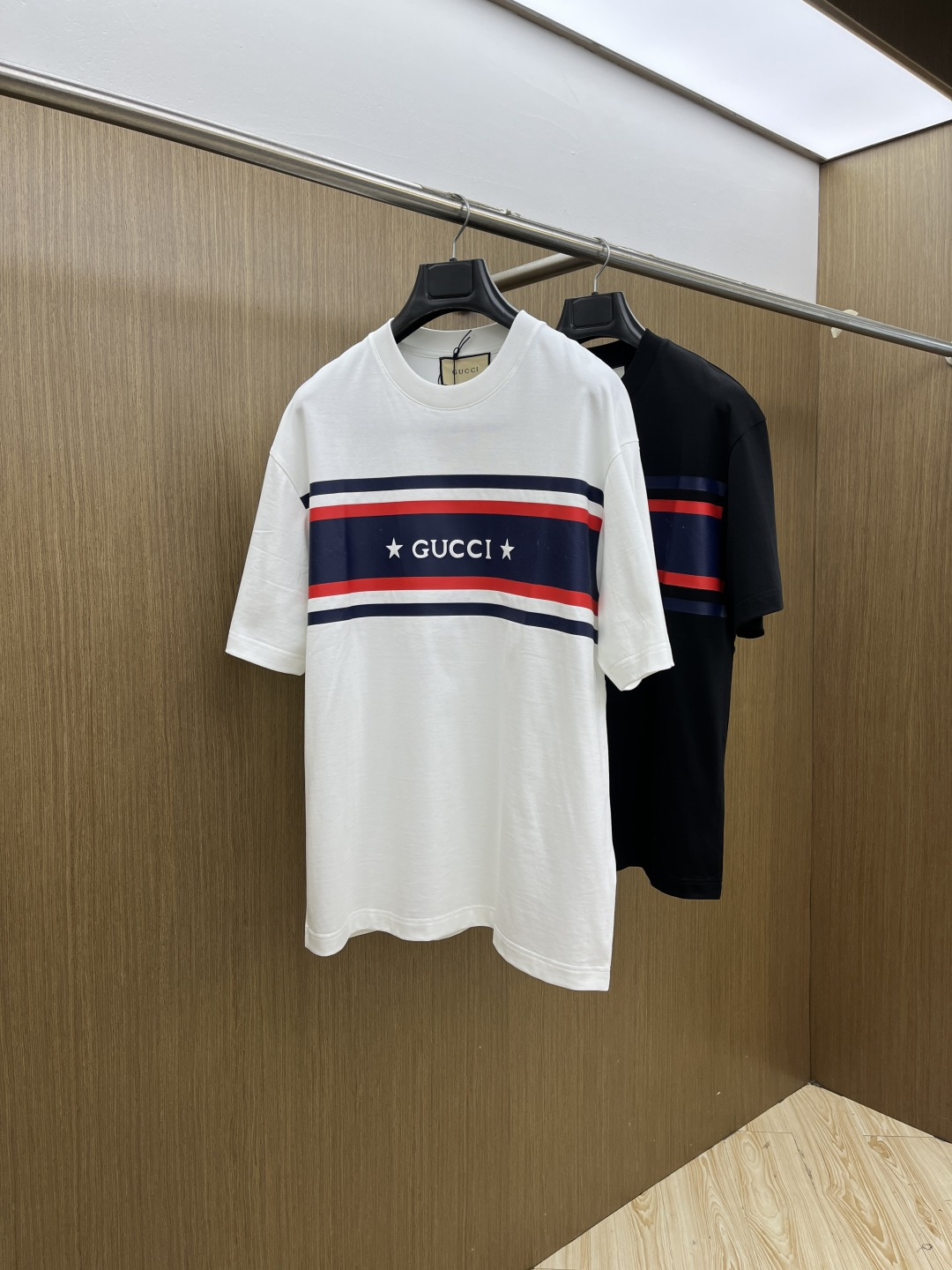 早春 Guc. 🔥🔥高级定制 2026春夏新款首发专柜最新款短袖圆领T恤 高端订制 设计前卫时尚！品牌l