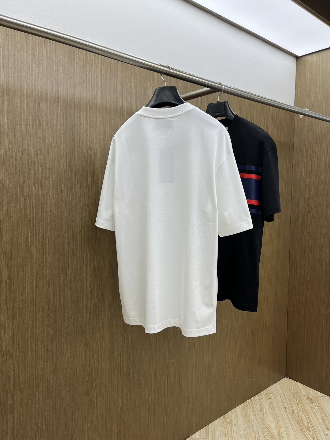 早春 Guc. 🔥🔥高级定制 2026春夏新款首发专柜最新款短袖圆领T恤 高端订制 设计前卫时尚！品牌l