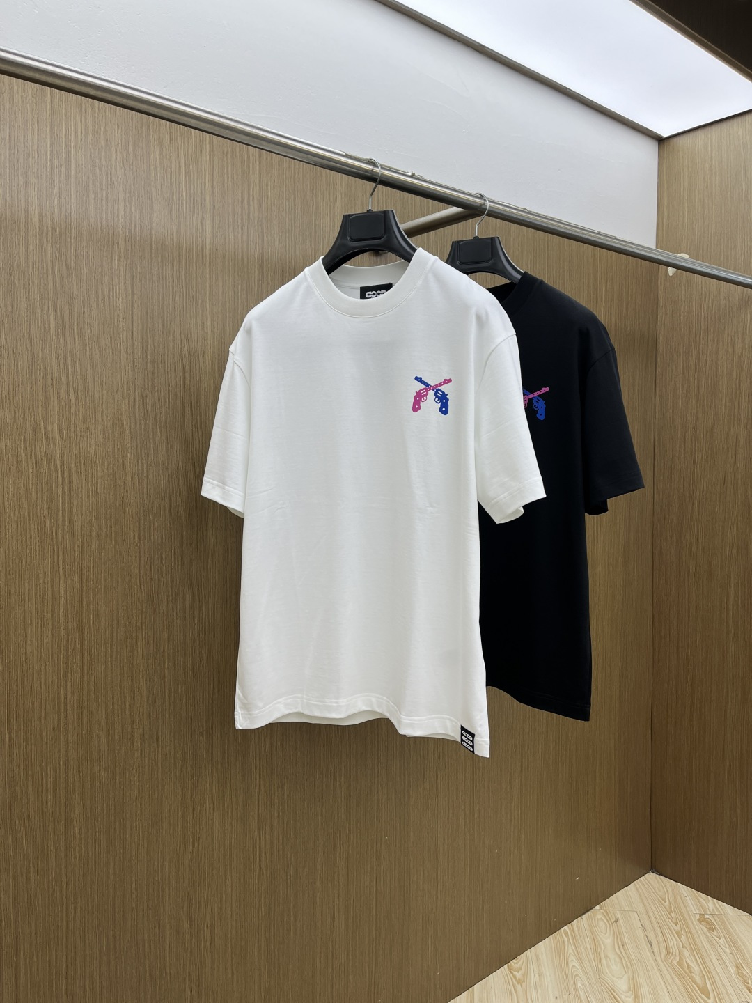 早春 GOOD 🔥🔥高级定制 2026春夏新款首发专柜最新款短袖圆领T恤 高端订制 设计前卫时尚！品牌l