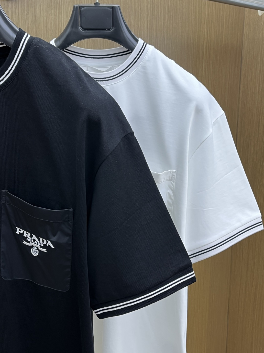 早春 PD 🔥🔥高级定制 2026春夏新款首发专柜最新款短袖圆领T恤 高端订制 设计前卫时尚！品牌log