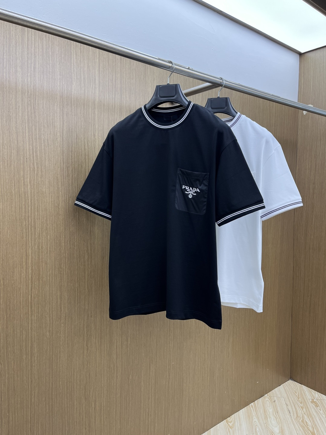 早春 PD 🔥🔥高级定制 2026春夏新款首发专柜最新款短袖圆领T恤 高端订制 设计前卫时尚！品牌log