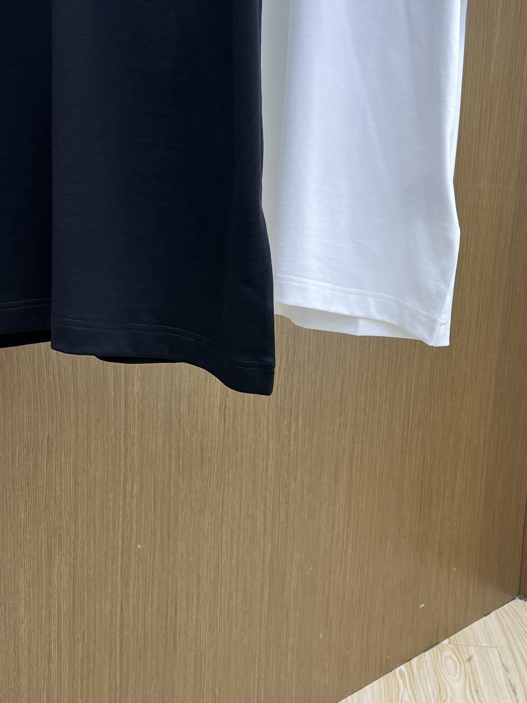 早春 PD 🔥🔥高级定制 2026春夏新款首发专柜最新款短袖圆领T恤 高端订制 设计前卫时尚！品牌log