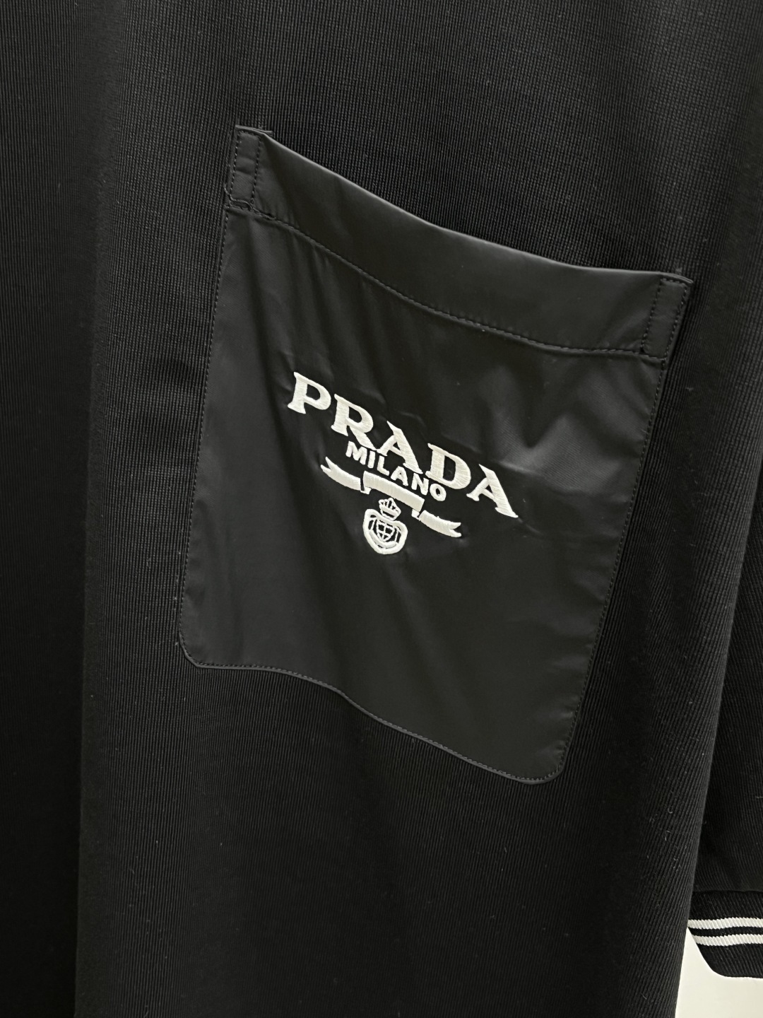 早春 PD 🔥🔥高级定制 2026春夏新款首发专柜最新款短袖圆领T恤 高端订制 设计前卫时尚！品牌log