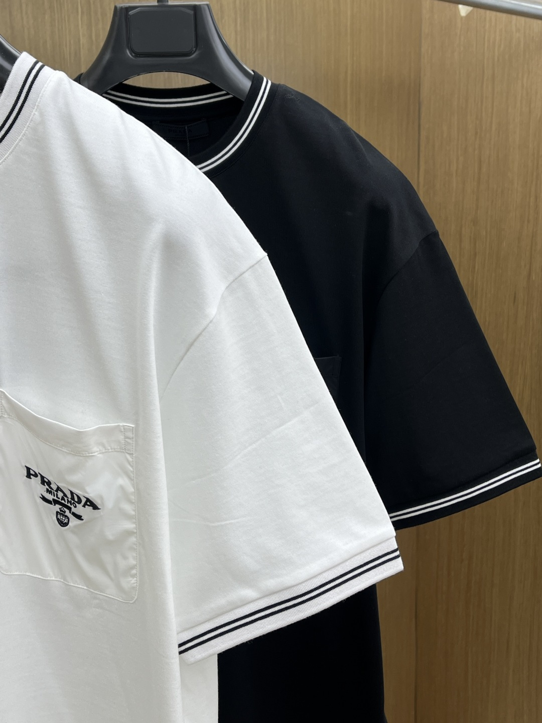 早春 PD 🔥🔥高级定制 2026春夏新款首发专柜最新款短袖圆领T恤 高端订制 设计前卫时尚！品牌log