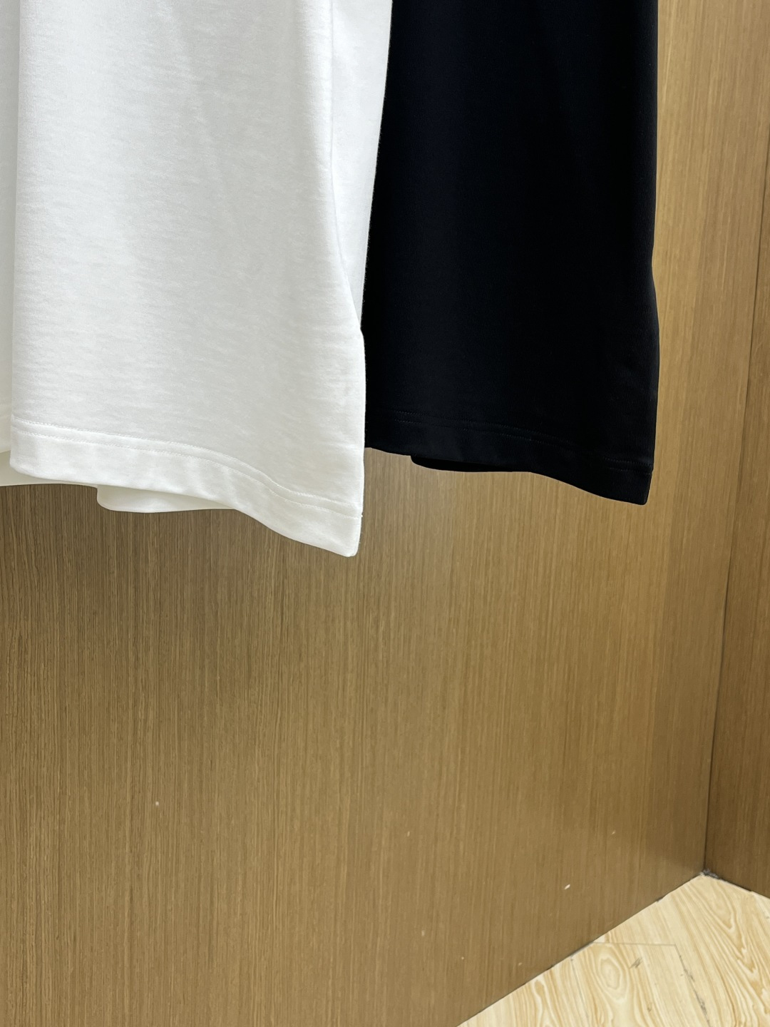 早春 PD 🔥🔥高级定制 2026春夏新款首发专柜最新款短袖圆领T恤 高端订制 设计前卫时尚！品牌log