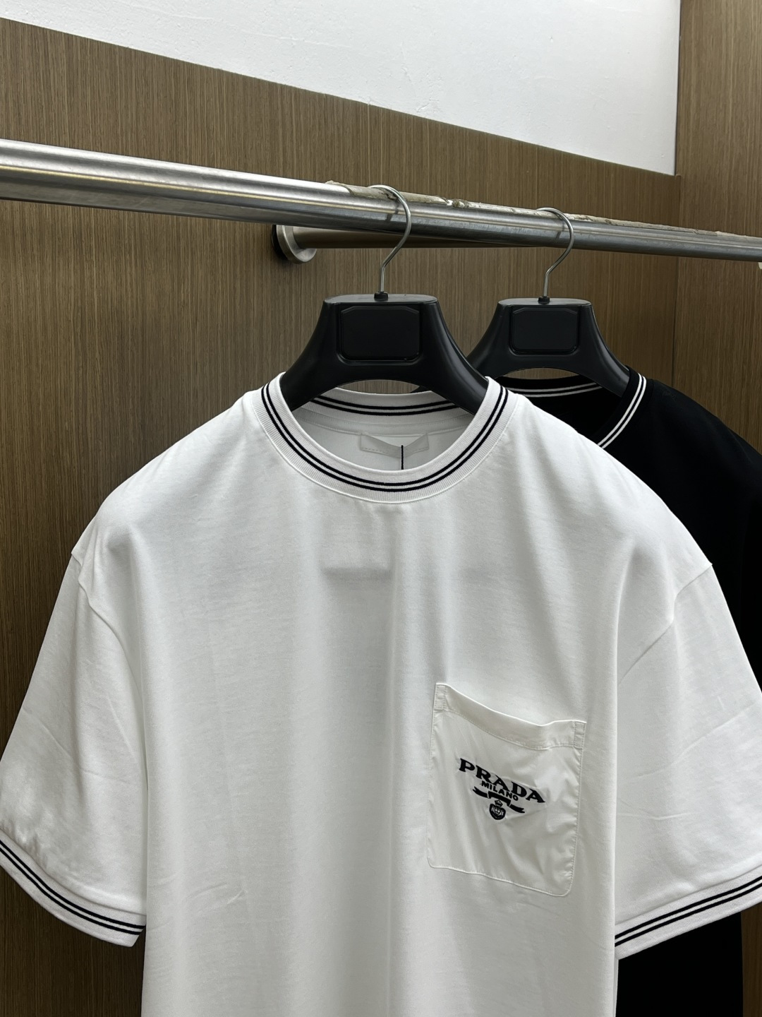 早春 PD 🔥🔥高级定制 2026春夏新款首发专柜最新款短袖圆领T恤 高端订制 设计前卫时尚！品牌log