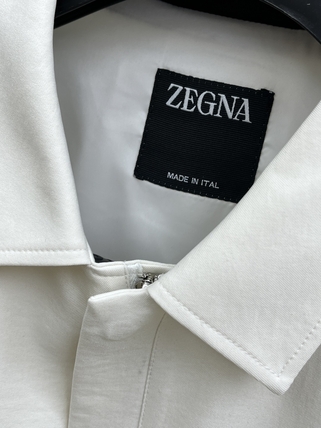 早春 ZZ 🔥🔥早春老钱风系列，最新时尚翻领夹克外套.处处细节显工艺足够的高级 结构性剪裁的设计改变来展