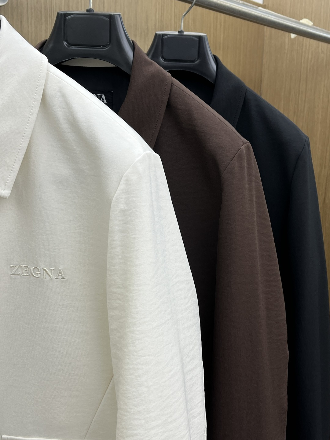 早春 ZZ 🔥🔥早春老钱风系列，最新时尚翻领夹克外套.处处细节显工艺足够的高级 结构性剪裁的设计改变来展