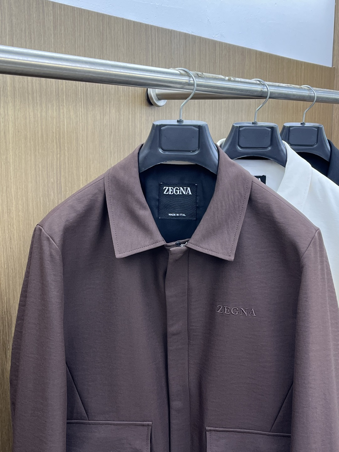 早春 ZZ 🔥🔥早春老钱风系列，最新时尚翻领夹克外套.处处细节显工艺足够的高级 结构性剪裁的设计改变来展