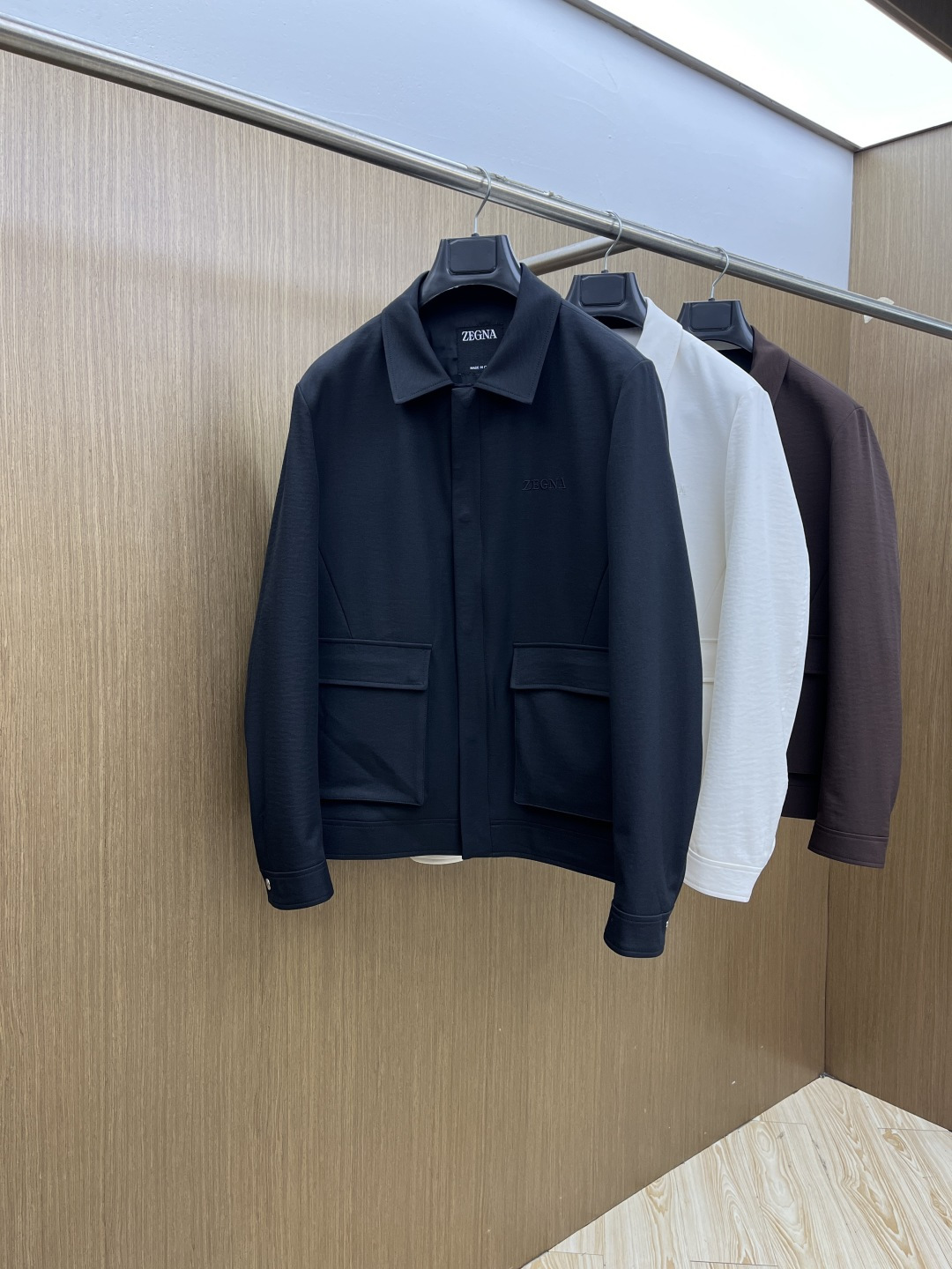 早春 ZZ 🔥🔥早春老钱风系列，最新时尚翻领夹克外套.处处细节显工艺足够的高级 结构性剪裁的设计改变来展