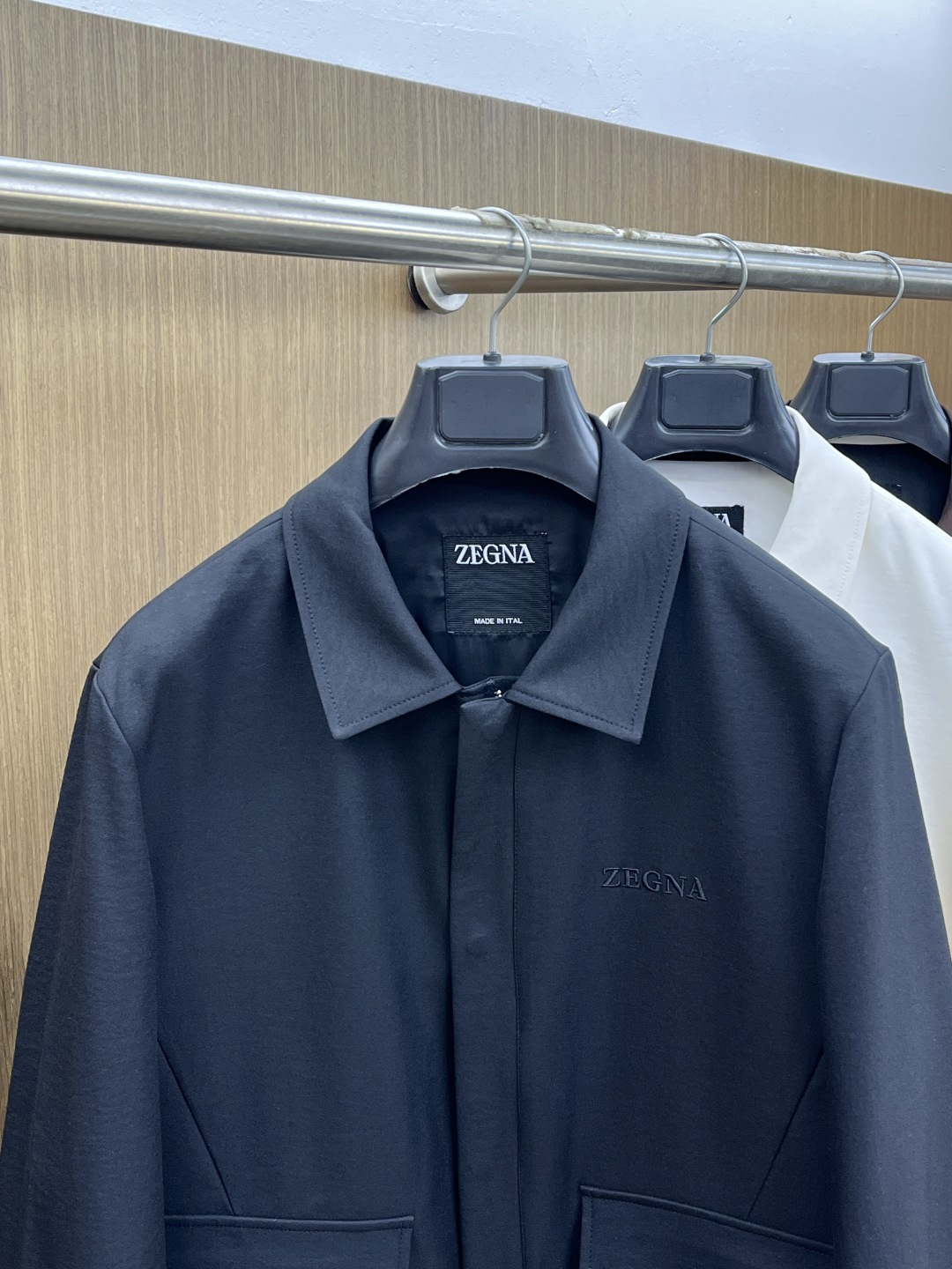 早春 ZZ 🔥🔥早春老钱风系列，最新时尚翻领夹克外套.处处细节显工艺足够的高级 结构性剪裁的设计改变来展