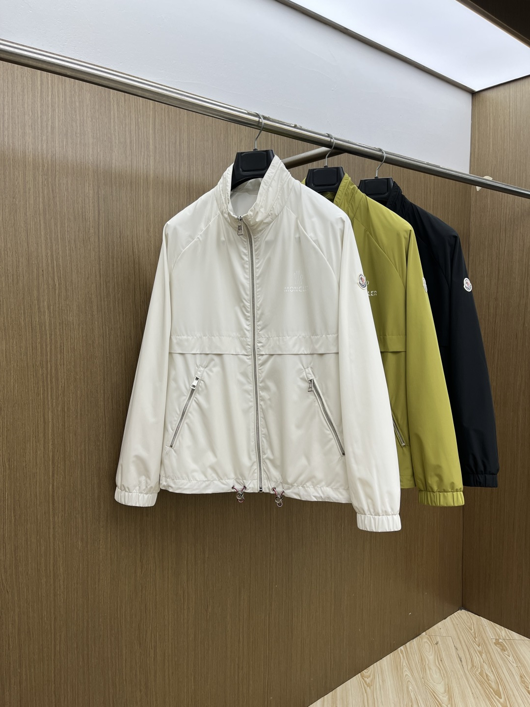 早春 Mon 🔥🔥早春系列，最新时尚立领夹克外套.处处细节显工艺足够的高级 结构性剪裁的设计改变来展现男