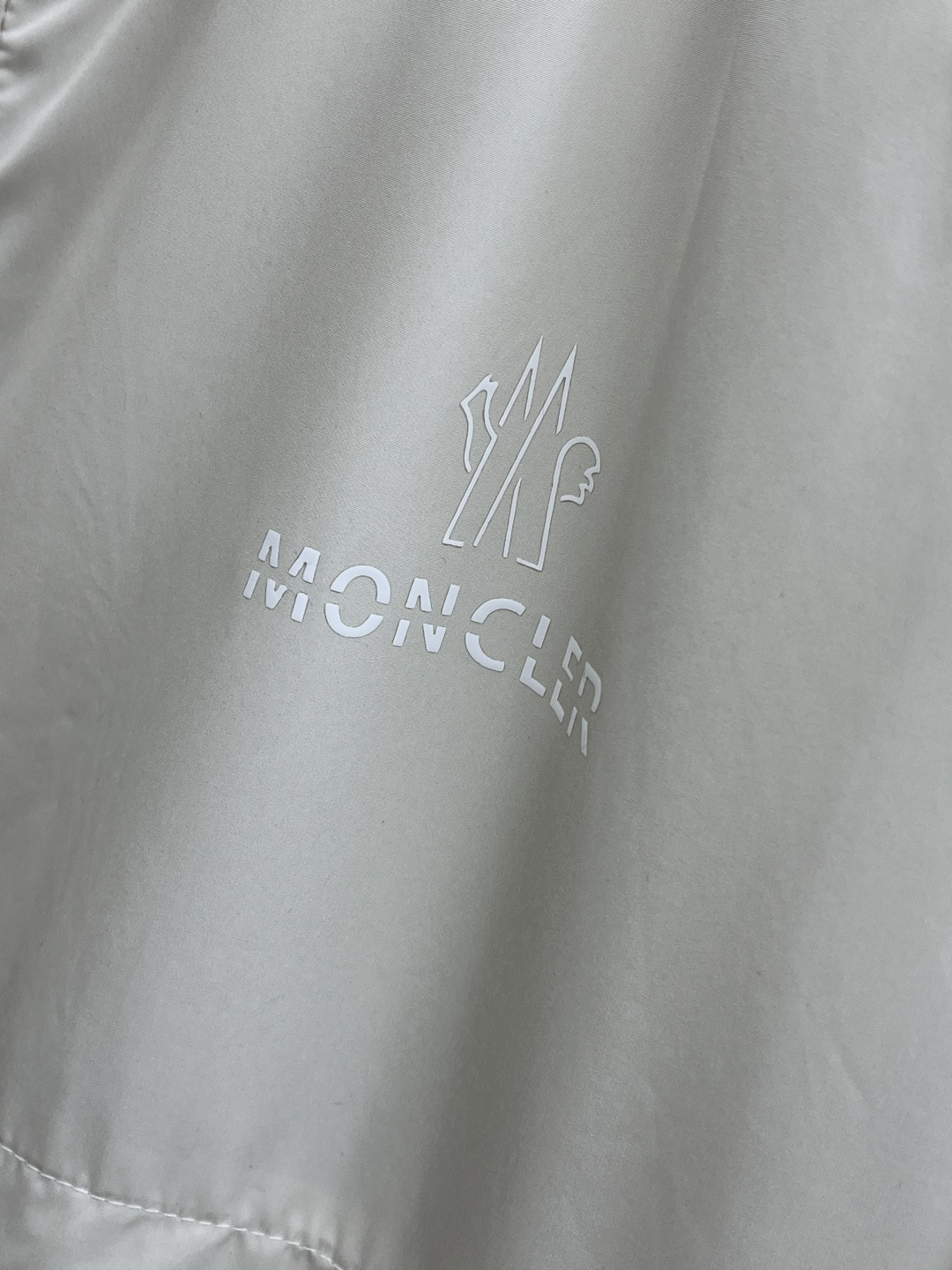 早春 Mon 🔥🔥早春系列，最新时尚立领夹克外套.处处细节显工艺足够的高级 结构性剪裁的设计改变来展现男