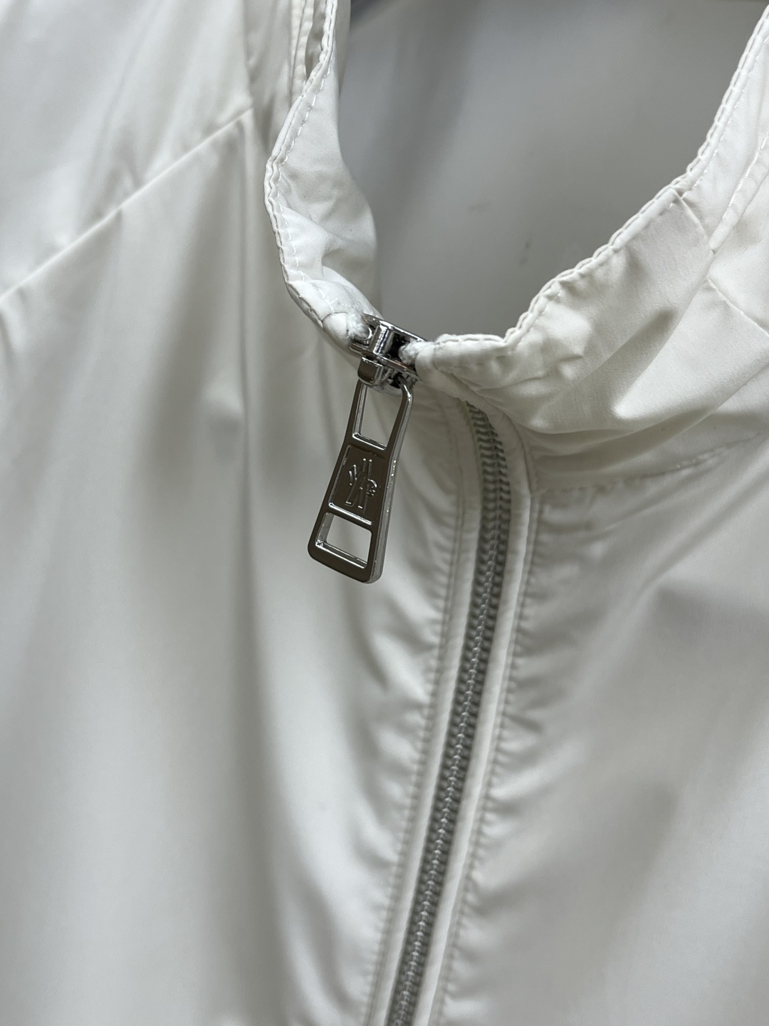 早春 Mon 🔥🔥早春系列，最新时尚立领夹克外套.处处细节显工艺足够的高级 结构性剪裁的设计改变来展现男