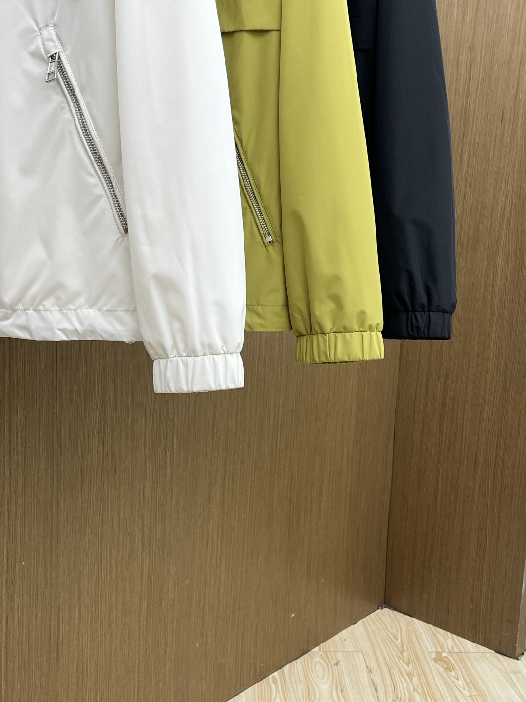 早春 Mon 🔥🔥早春系列，最新时尚立领夹克外套.处处细节显工艺足够的高级 结构性剪裁的设计改变来展现男