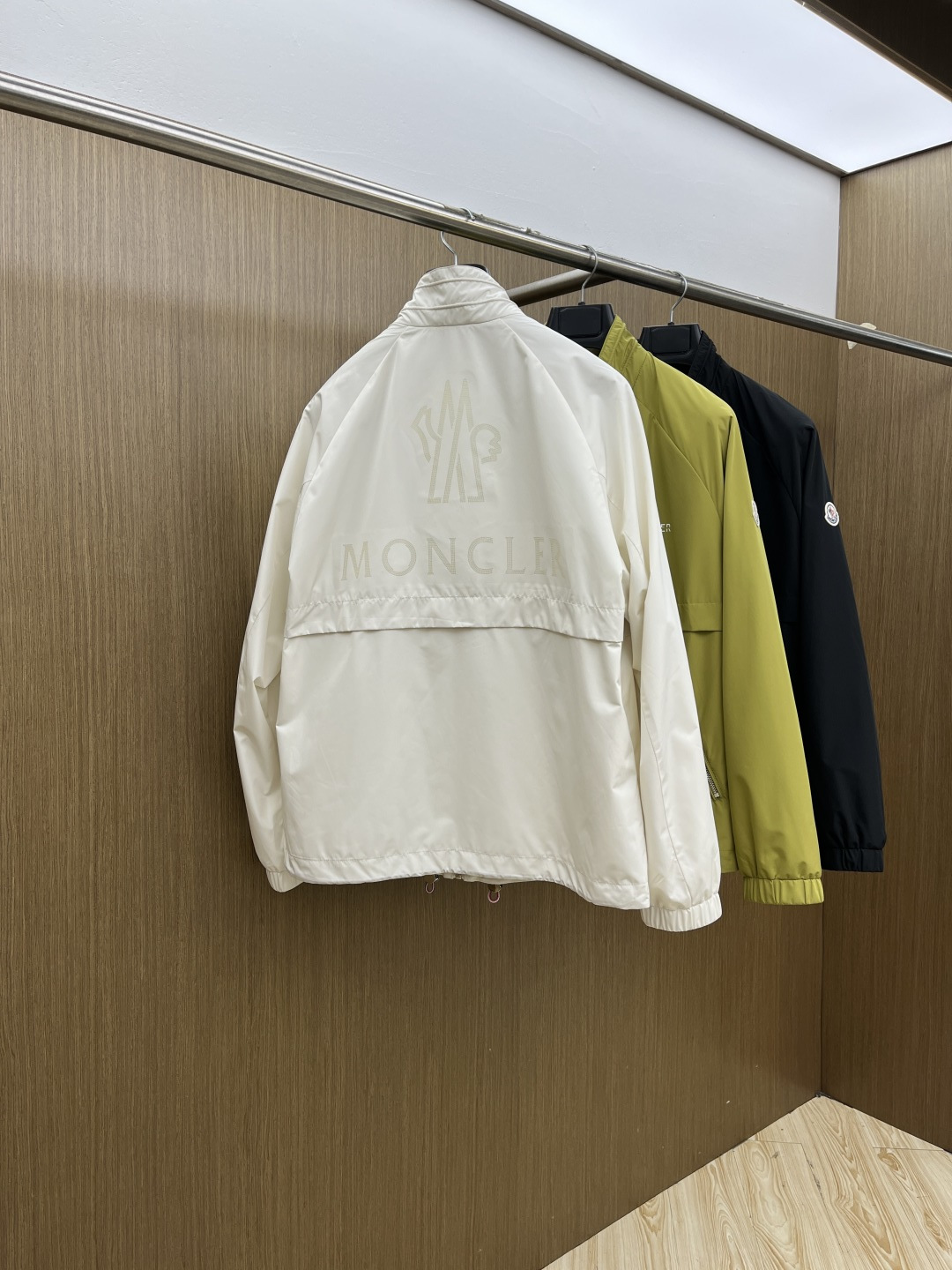 早春 Mon 🔥🔥早春系列，最新时尚立领夹克外套.处处细节显工艺足够的高级 结构性剪裁的设计改变来展现男