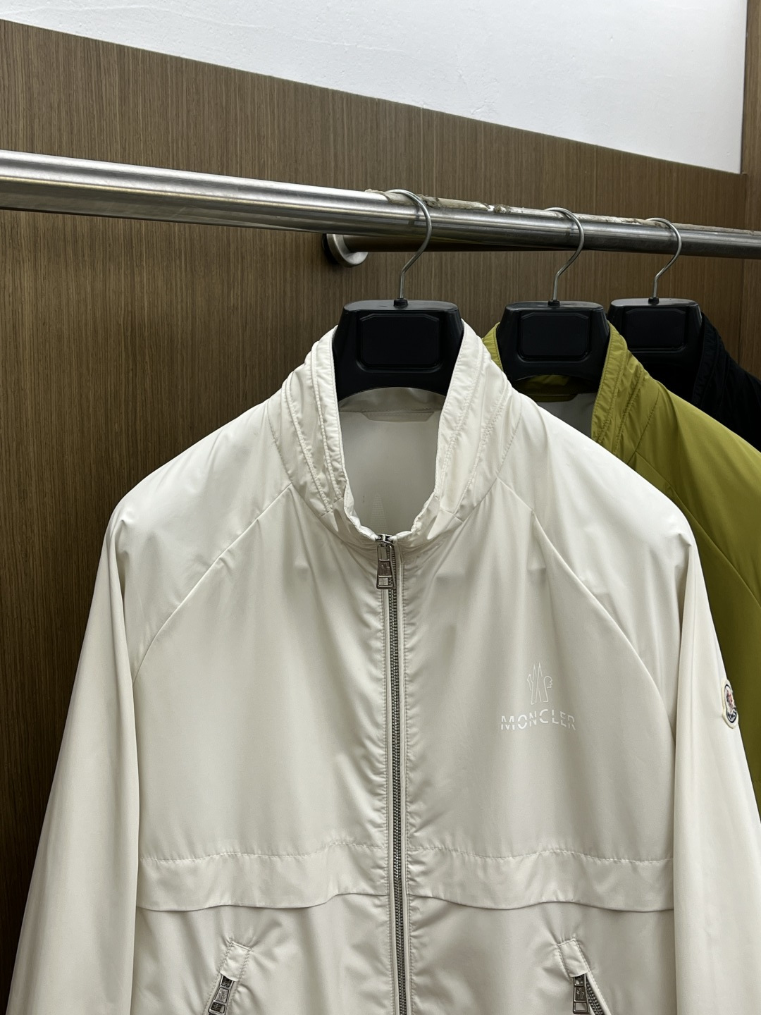 早春 Mon 🔥🔥早春系列，最新时尚立领夹克外套.处处细节显工艺足够的高级 结构性剪裁的设计改变来展现男