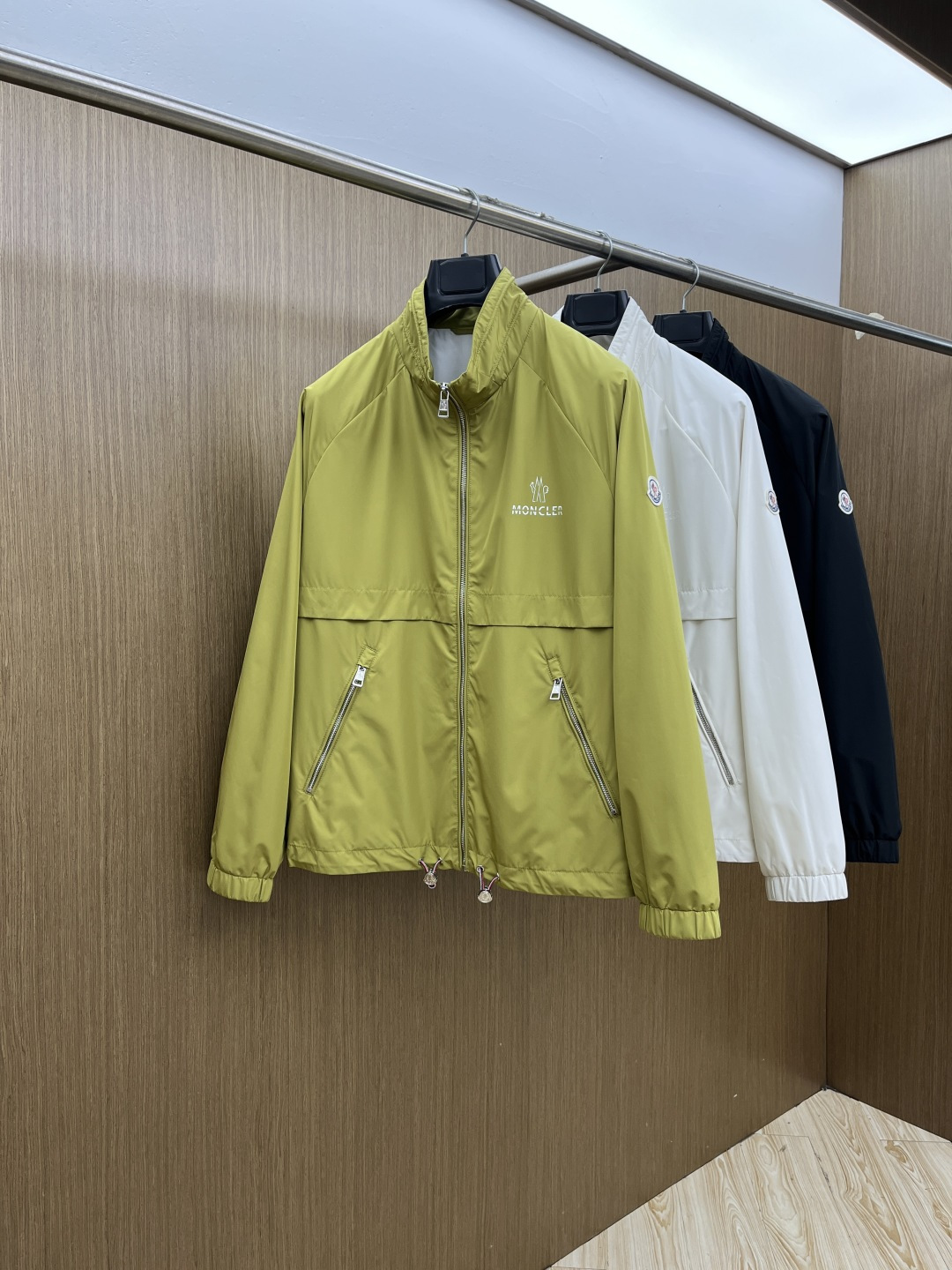 早春 Mon 🔥🔥早春系列，最新时尚立领夹克外套.处处细节显工艺足够的高级 结构性剪裁的设计改变来展现男