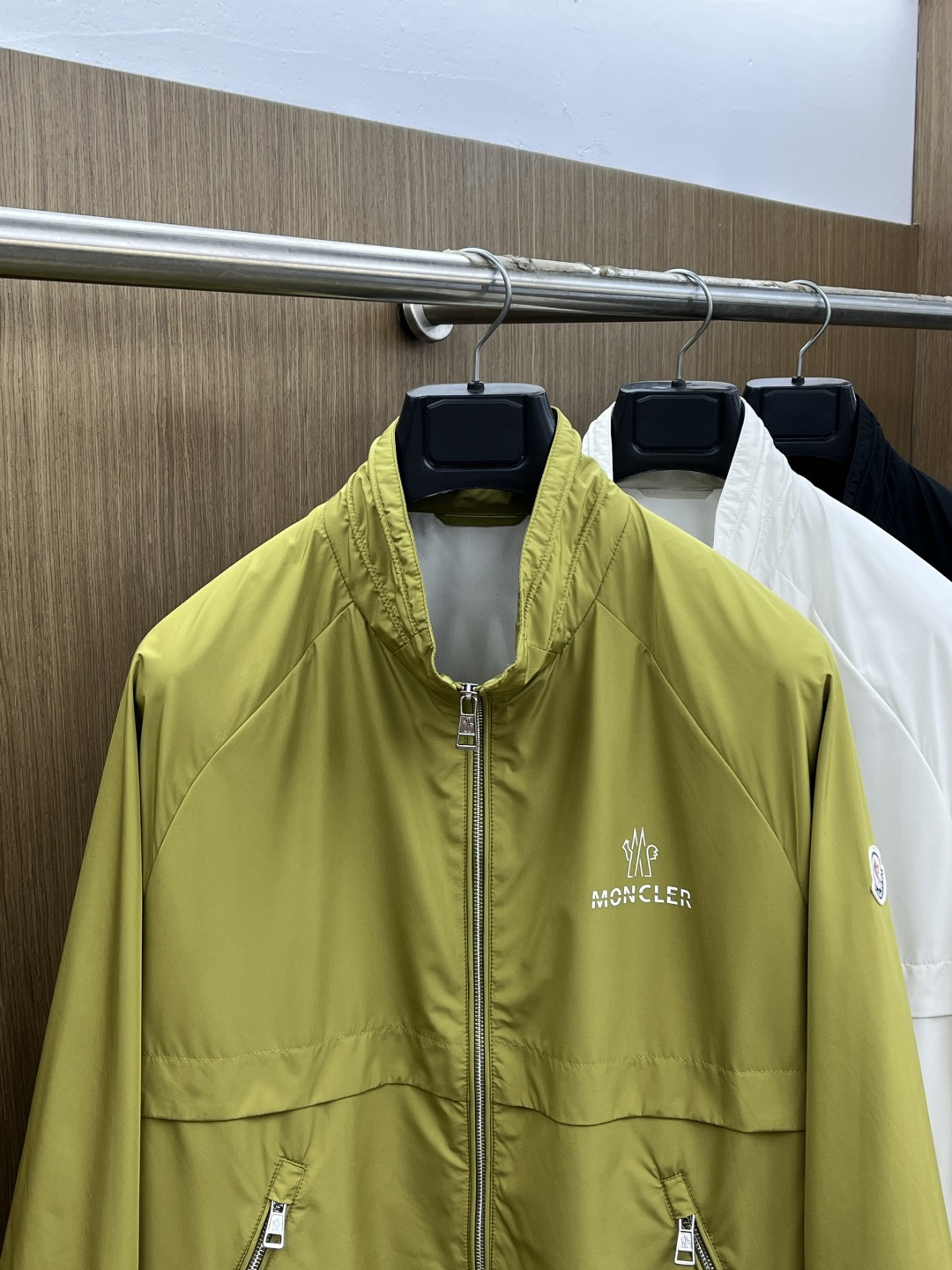 早春 Mon 🔥🔥早春系列，最新时尚立领夹克外套.处处细节显工艺足够的高级 结构性剪裁的设计改变来展现男