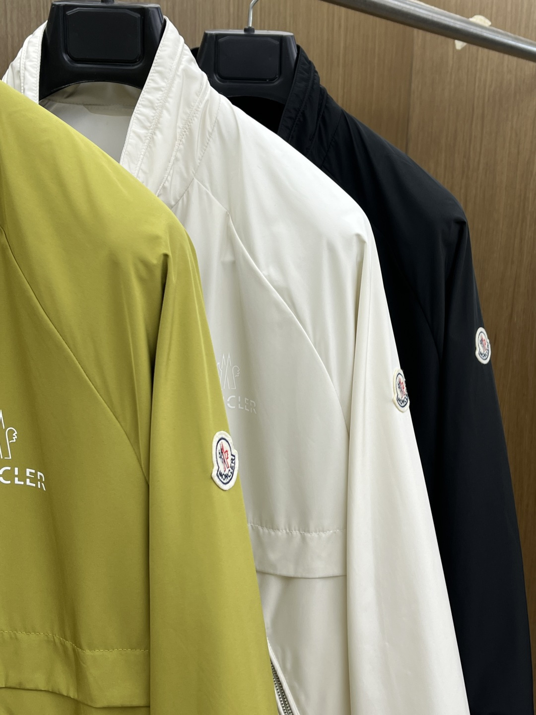 早春 Mon 🔥🔥早春系列，最新时尚立领夹克外套.处处细节显工艺足够的高级 结构性剪裁的设计改变来展现男