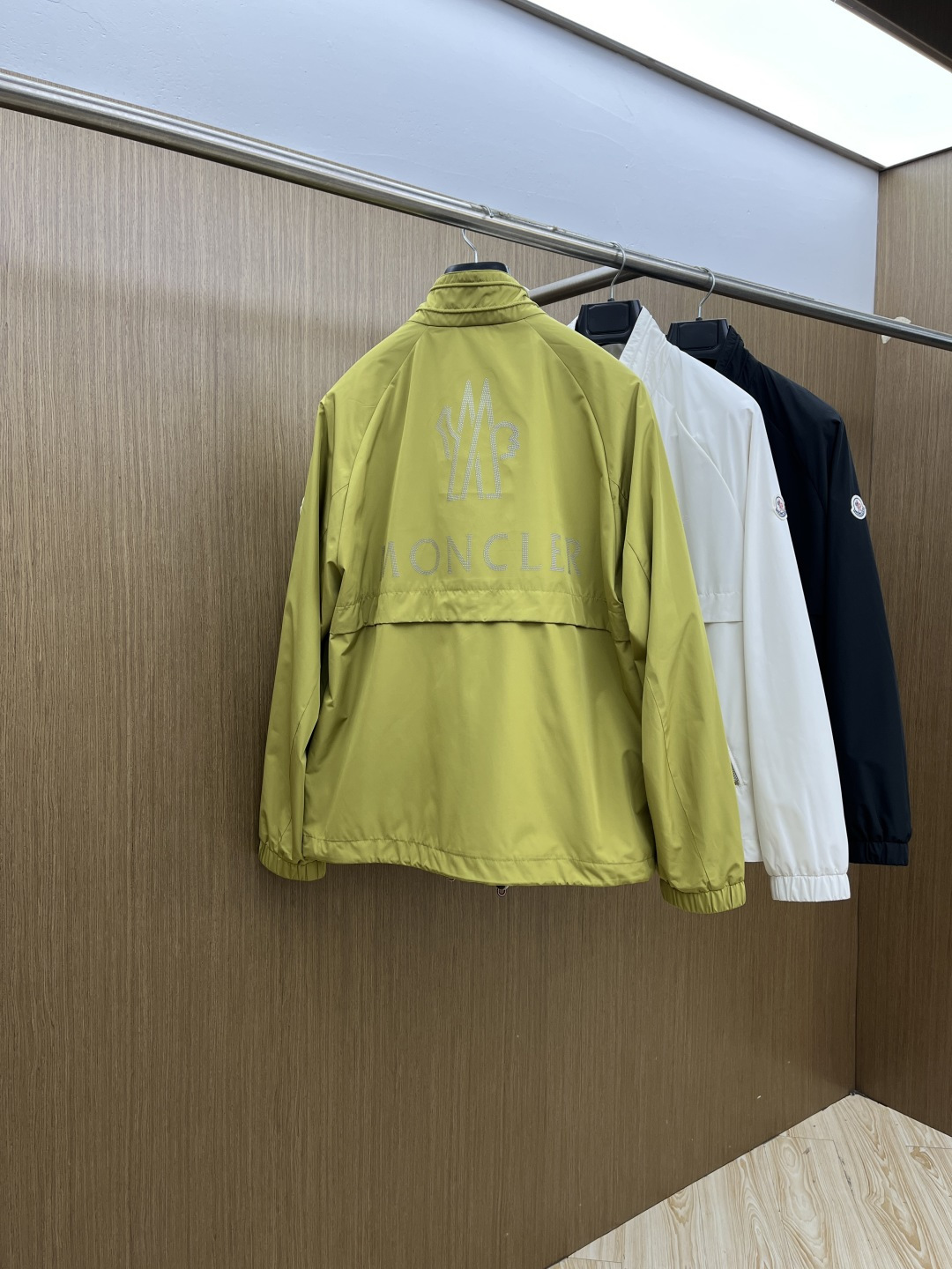 早春 Mon 🔥🔥早春系列，最新时尚立领夹克外套.处处细节显工艺足够的高级 结构性剪裁的设计改变来展现男