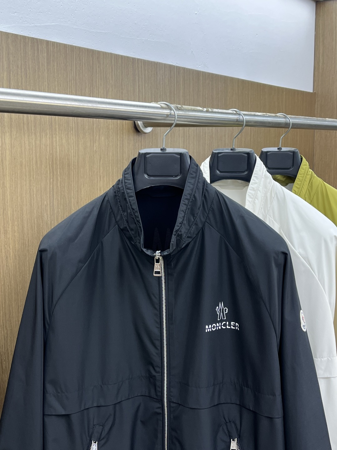 早春 Mon 🔥🔥早春系列，最新时尚立领夹克外套.处处细节显工艺足够的高级 结构性剪裁的设计改变来展现男