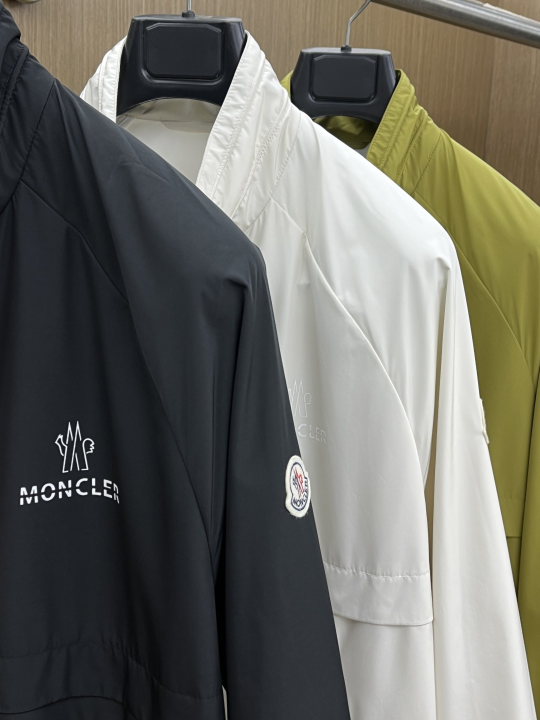 早春 Mon 🔥🔥早春系列，最新时尚立领夹克外套.处处细节显工艺足够的高级 结构性剪裁的设计改变来展现男