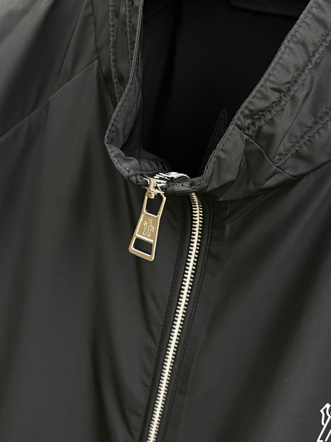 早春 Mon 🔥🔥早春系列，最新时尚立领夹克外套.处处细节显工艺足够的高级 结构性剪裁的设计改变来展现男