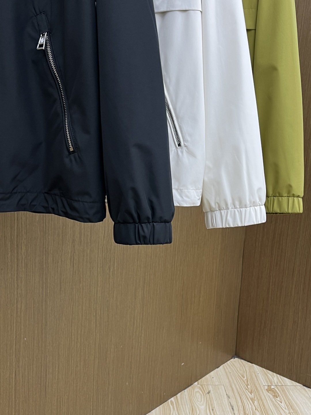 早春 Mon 🔥🔥早春系列，最新时尚立领夹克外套.处处细节显工艺足够的高级 结构性剪裁的设计改变来展现男